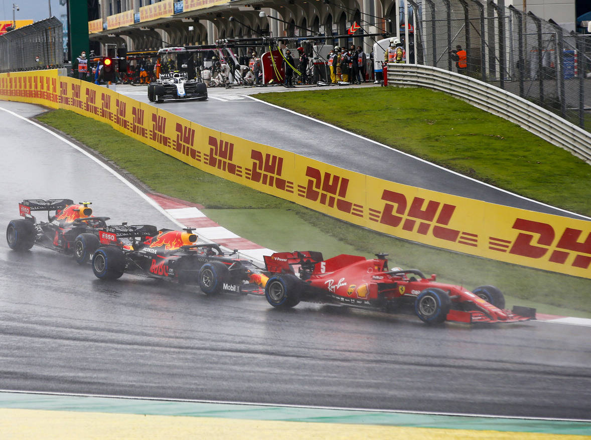 Foto zur News: Sebastian Vettels erste Runde: Von P11 auf P3 in neun Kurven!