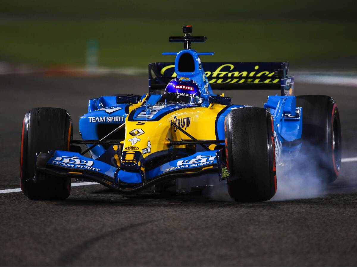 Foto zur News: Fernando Alonso nach Demorun im R25: Genau das fehlt der Formel 1