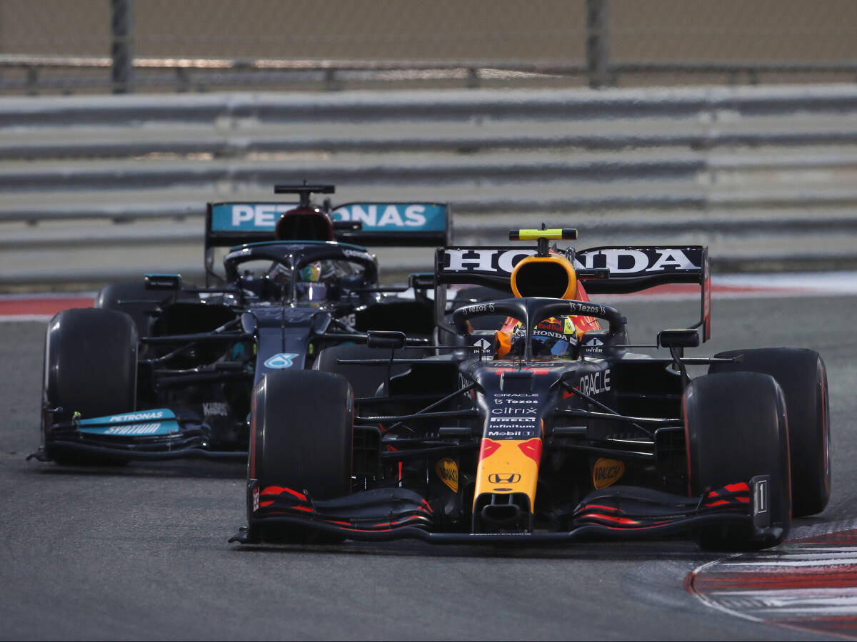 Foto zur News: Formel 1 2022: Red Bull und Mercedes durch WM-Kampf im Nachteil?